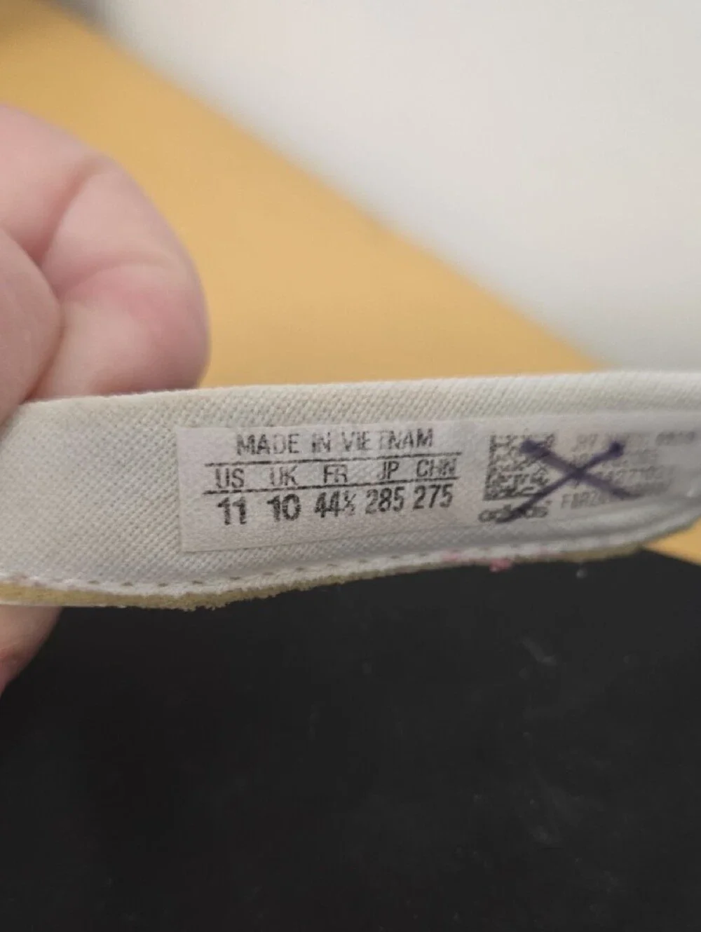 adidas Black and White Men’s Thongs with Three-Stripe Detail